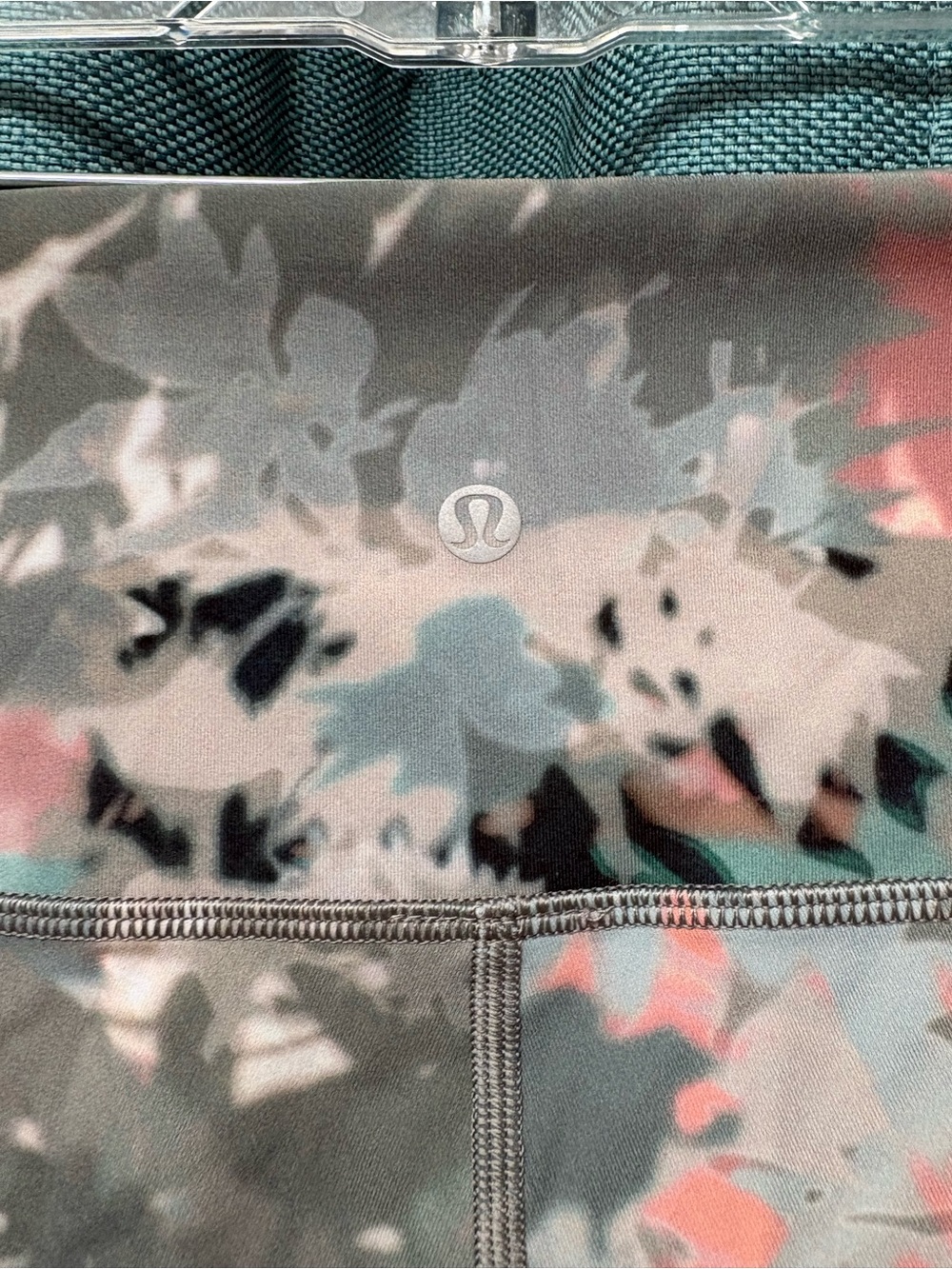 Lululemon multi color leggings size 8 - Picture 4 of 4